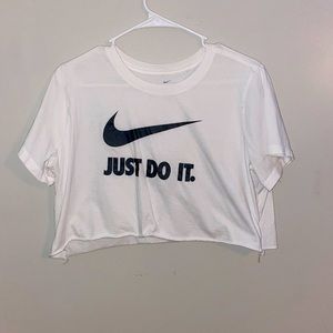 Nike cropped extra-large white T-shirt